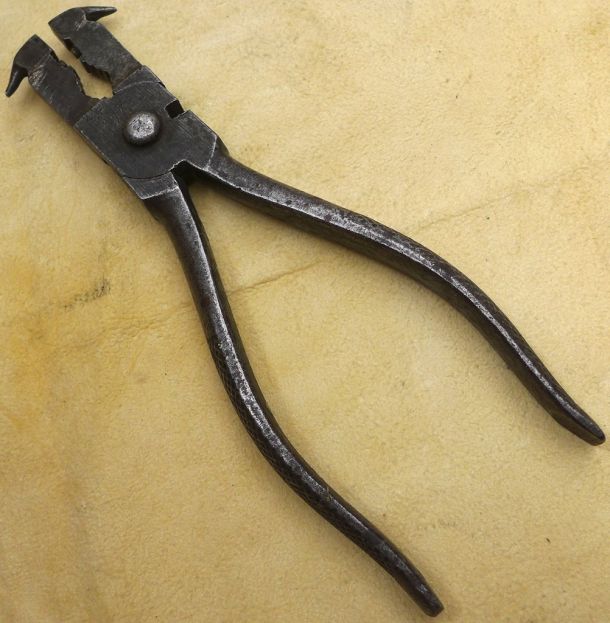 hooked pliers